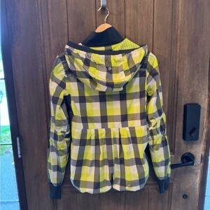 Lululemon light jacket for wind/light rain- great condition.  size 6
